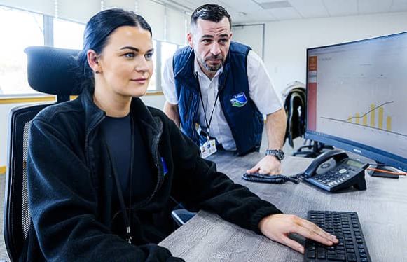 Saltier workers on computer